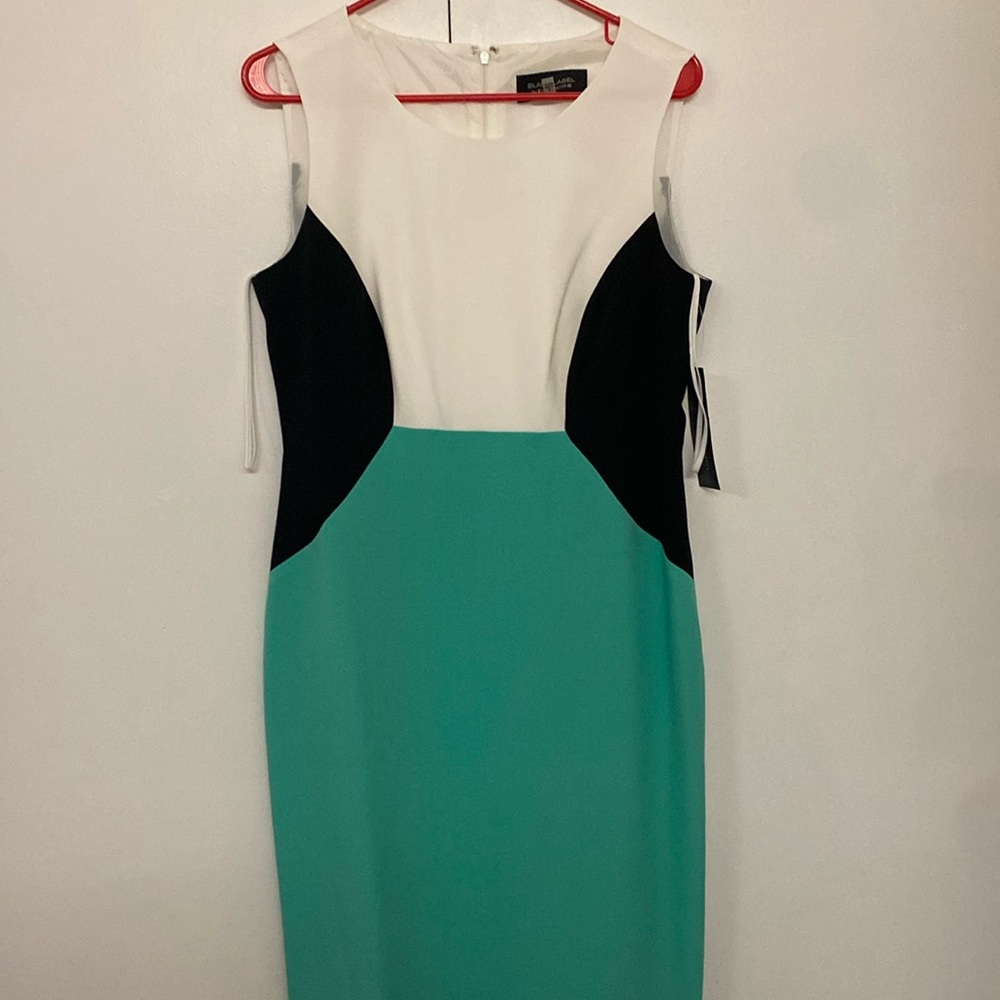 Sleeveless dress